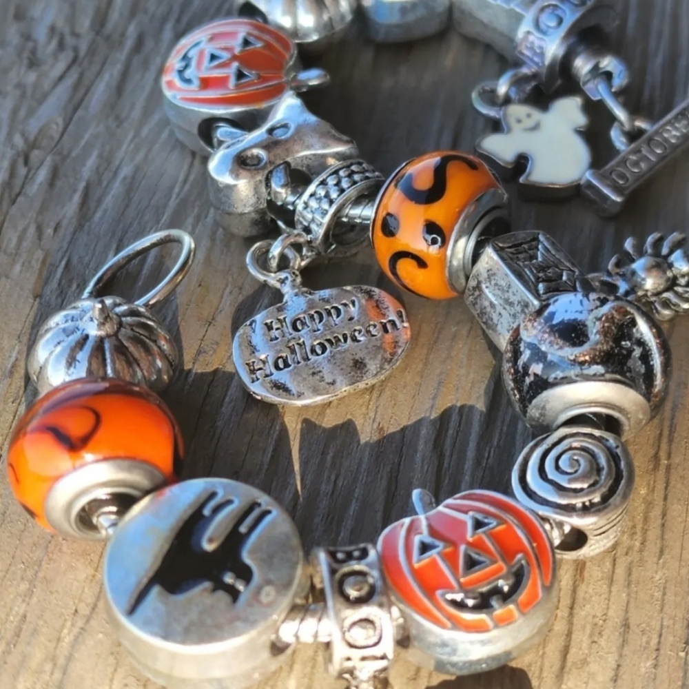 Willabee & Ward Toggle Charm Bracelet October Pumpkin Bat Boo Ghost Halloween - Picture 6 of 8